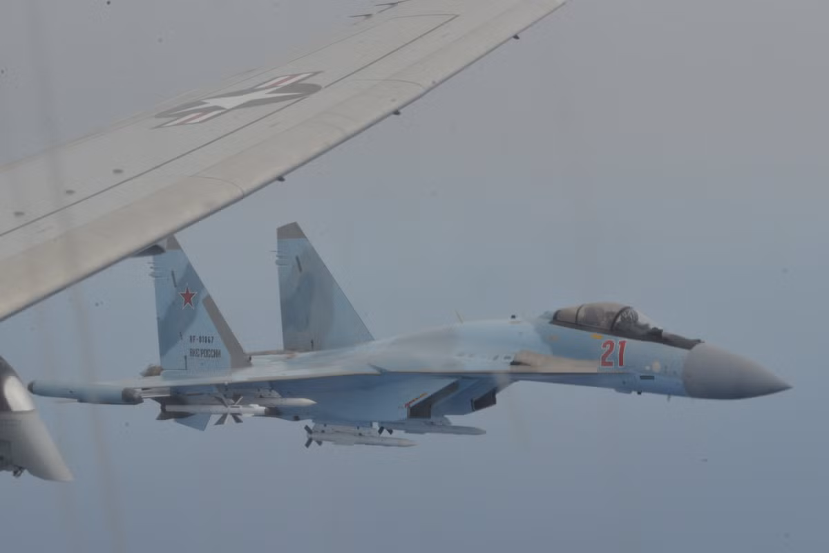 Vào năm 2018, Su-35 đã có thêm hai khách hàng mới, đó là Indonesia. Giữa Nga và Indonesia đã ký hợp đồng mua bán 11 chiếc chiến đấu cơ Su-35, trị giá 1,14 tỷ USD. Đây được cho là điều chắc chắn; nhưng chỉ nửa năm sau, bên phía Indonesia có một chút thay đổi.