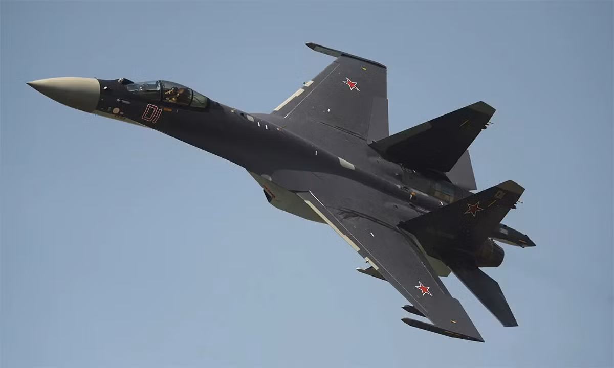 Vào cuối tháng 12/2021, Tham mưu trưởng Không quân Indonesia Fajar Plasettio cho biết trong một tuyên bố: “Với trái tim nặng trĩu, chúng tôi phải thông báo rằng chúng tôi hủy bỏ kế hoạch mua máy bay chiến đấu Su-35”. Điều này có nghĩa là Indonesia chính thức từ bỏ việc mua Su-35. 