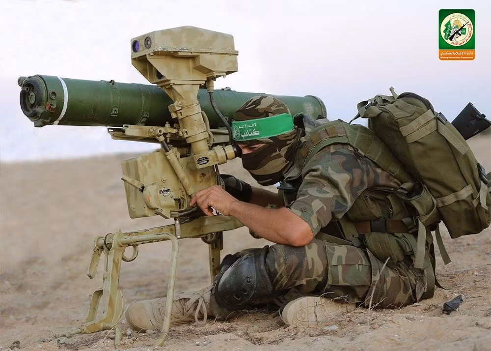 Ngoài loại súng phóng lựu chống tăng RPG, thì các tên lửa chống tăng có điều khiển (ATGM) của al-Qassam và các nhóm vũ trang Palestine khác có nhiều nguồn gốc, hiện cũng đang là mối uy hiếp thường trực với xe tăng, xe bọc thép và bộ binh Israel hoạt động trong Dải Gaza.