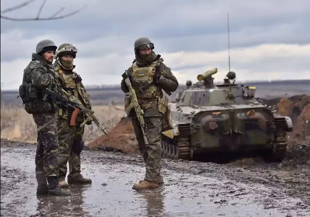 Như vậy từ đầu năm đến nay, Quân đội Ukraine đã thành lập thêm tổng cộng 12 lữ đoàn, được trang bị hơn 1.000 xe tăng chiến đấu bộ binh, bao gồm xe tăng cải tiến T72, xe chiến đấu bộ binh M2 của Mỹ, xe chiến đấu bộ binh Weasel và xe tăng Leopard 2 của Đức cùng nhiều loại vũ khí khác. 