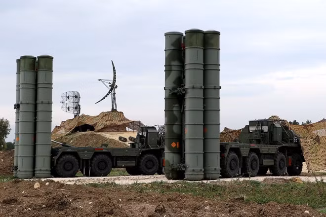 Trước đó, Ukraine đã thử thông tin về chuyến bay được cho là của máy bay không người lái Bayraktar TB2 đến khu vực Crimea, nhưng thông tin này gần như bị dập tắt ngay lập tức và thực tế, nếu xung đột Miền Đông bùng phát thực sự, những chiếc TB2 cũng khó có đất thao diễn trước các hệ thống phòng không, luôn sẵn sàng bảo vệ người anh em Donbass của Nga. Nguồn ảnh: Pinterest.