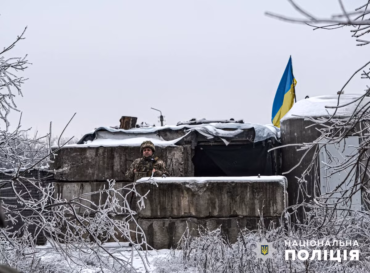 Các trận địa phòng thủ chính còn lại của quân Ukraine ở trong thành phố Chasov Yar và các khu vực lân cận bao gồm; ở khu vực trung tâm thành phố có tòa nhà hội đồng thành phố, bệnh viện và các tòa nhà 5 tầng liền kề. Ở những nơi này, AFU đã tổ chức tuyến phòng thủ, tương tự như tuyến phòng thủ được tổ chức tại tiểu khu Kanal, vào tháng 5 đến tháng 6/2024.