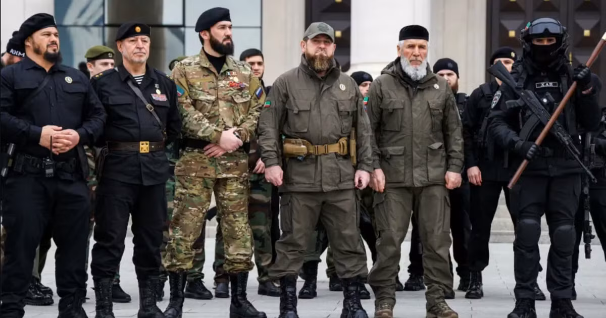 Kể từ khi Nga bắt đầu chiến dịch quân sự đặc biệt ở Ukraine, Cộng hòa Chechnya đã trở thành trung tâm chính cho việc đào tạo các đội quân tình nguyện. Nhờ Trường Đại học Lực lượng đặc biệt của Nga đặt tại nước cộng hòa này, các tình nguyện viên có cơ hội tham gia các khóa học ngắn hạn, bao gồm đào tạo về hỏa lực, chiến thuật và y tế.