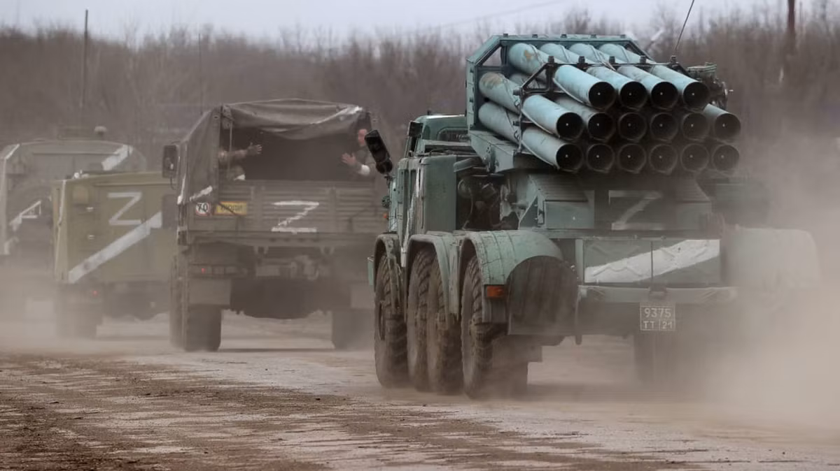 Tuy nhiên, quân đội Nga vẫn ở trên lãnh thổ Ukraine. Trên thực tế, sự thay đổi chiến lược của Nga sẽ cho phép quân đội Nga hồi sinh. Với việc tạm ngừng "tấn công" ở phía bắc, quân đội Nga đã đặt mình vào thế phòng ngự, luôn có lợi hơn trong các cuộc đối đầu. 