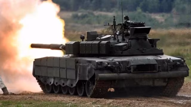 Trong khi đó trang web Bulgarian Military cho biết, Quân đội Ukraine ở chiến trường Donetsk đã bị cầm chân bởi xe tăng T-80BVM của Nga. Thông tin cập nhật gần đây từ Bộ Quốc phòng Nga cho biết, xe tăng T-80BVM của Nga đã ngăn chặn được cuộc tiến công của Quân đội Ukraine ở nam Donetsk. 