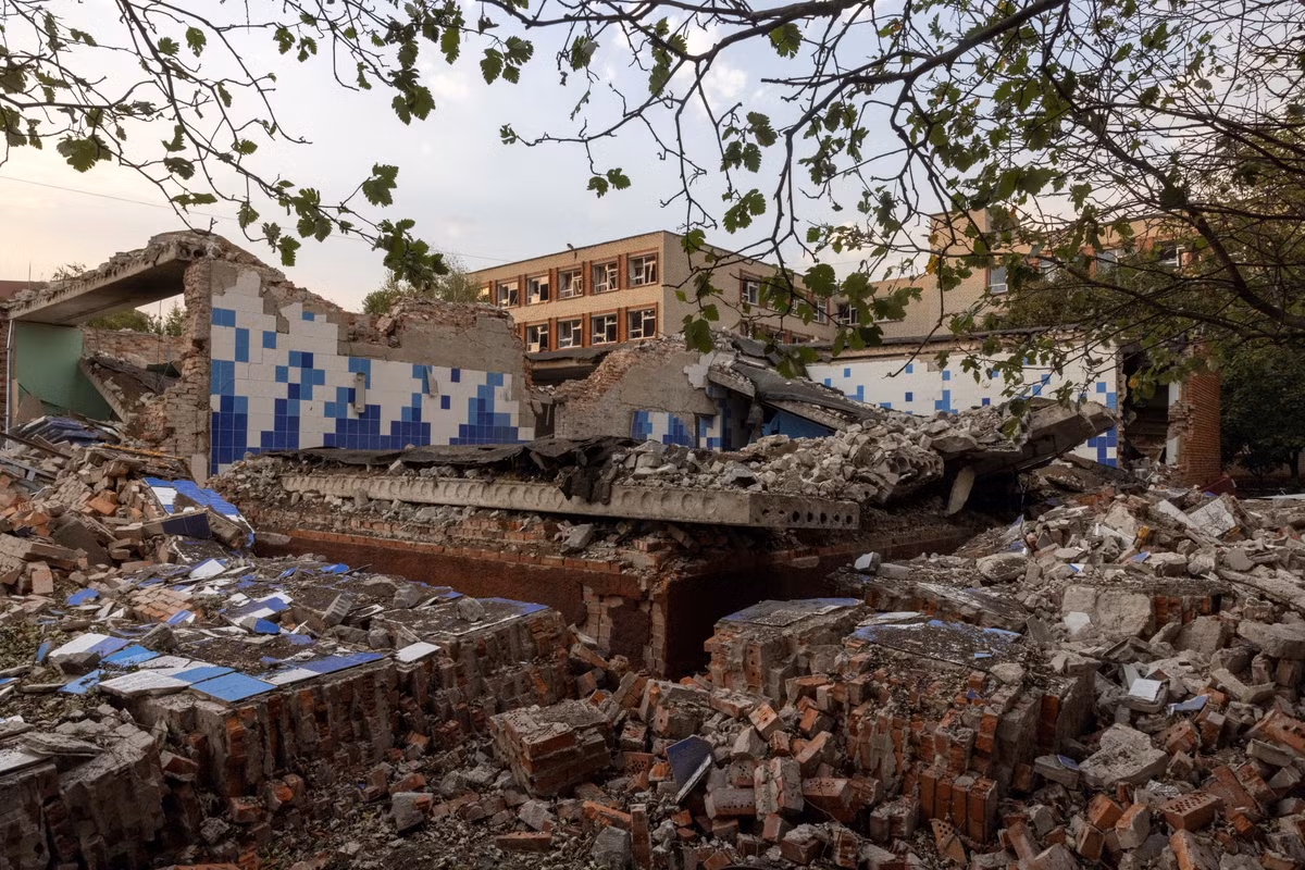 Vào tháng 1/2025, Tổng thống Zelensky yêu cầu tướng Drapatyi chỉ huy quân Ukraine phản công; một mặt để phá vỡ vòng vây của quân Nga tại Krasnaya Zvezda, mặt khác để trì hoãn cuộc tấn công của RFAF vào thành phố Kostiantynivka trên mặt trận Toretsk.