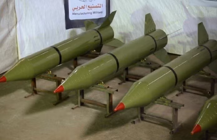 Đánh giá từ một số video đăng trên mạng xã hội, tên lửa được Hamas sử dụng không còn là những tên lửa đơn giản, được gọi là "ống thép bay" trước đây; mà ít nhất được trang bị nhiều hệ thống phóng tên lửa tương tự như bệ phóng tên lửa tiêu chuẩn.