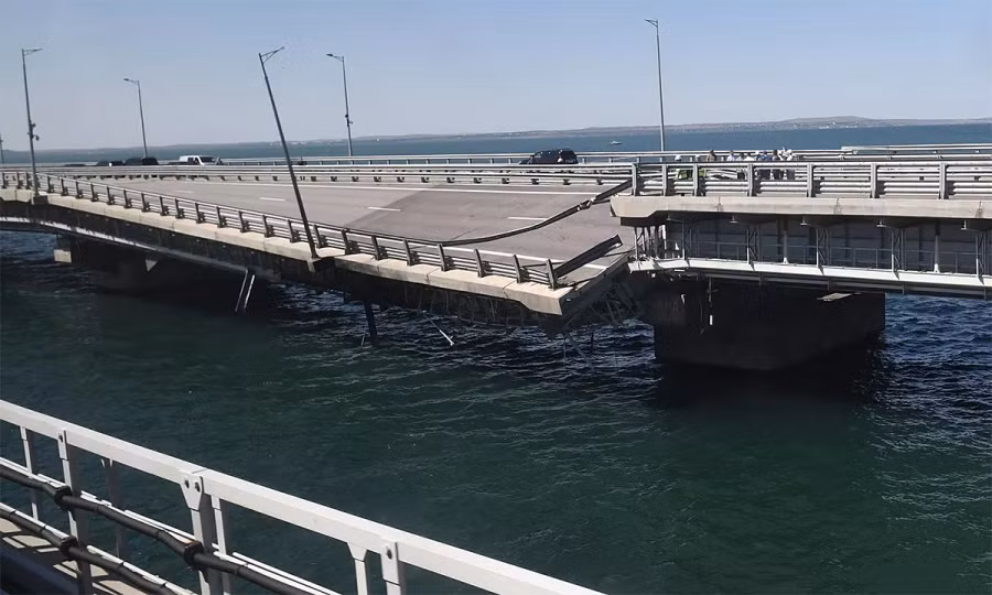 Trước đó Ukraine đã gây bất ngờ, khi sử dụng tàu không người lái tự sát tấn công tàu vận tải và cầu Crimea. Do trước đây Nga chưa thiết lập "mạng lưới phòng thủ UAV và tàu không người lái tự sát" đầy đủ, nên các hoạt động tấn công theo phương thức này của quân đội Ukraine đã thành công. 