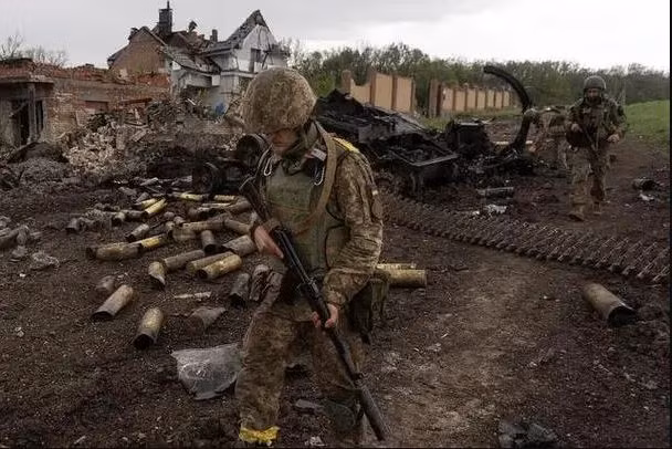 Bước ngoặt trên chiến trường Donbass, quân Ukraine liên tiếp rút lui - Hình 4 Buoc ngoat tren chien truong Donbass, quan Ukraine lien tiep rut lui-Hinh-4