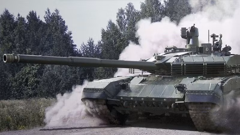 Do Pakistan mua xe tăng T-80 của Ukraine và hiện tại, nền công nghiệp quốc phòng Ukraine chỉ còn là “cái bóng của quá khứ”, do vậy số T-80 này không được nâng cấp lên tiêu chuẩn T-80BVM mới nhất như của Nga và ngày càng bị coi là lạc hậu, khi so sánh với xe tăng T-90MS mới hơn của Ấn Độ, vốn tích hợp các công nghệ đi trước vài thập kỷ.