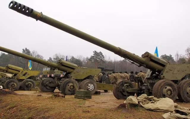 Theo thông tin của truyền thông Nga, vài giờ trước, quân đội Ukraine đóng tại khu vực đường giới tuyến gần Donetsk, đã bắt đầu cuộc tấn công quy mô lớn vào khu dân cư Yasinovatoe, bằng pháo hạng nặng 122 ly và 152 ly; gây ra nhiều thiệt hại cho phía DPR.