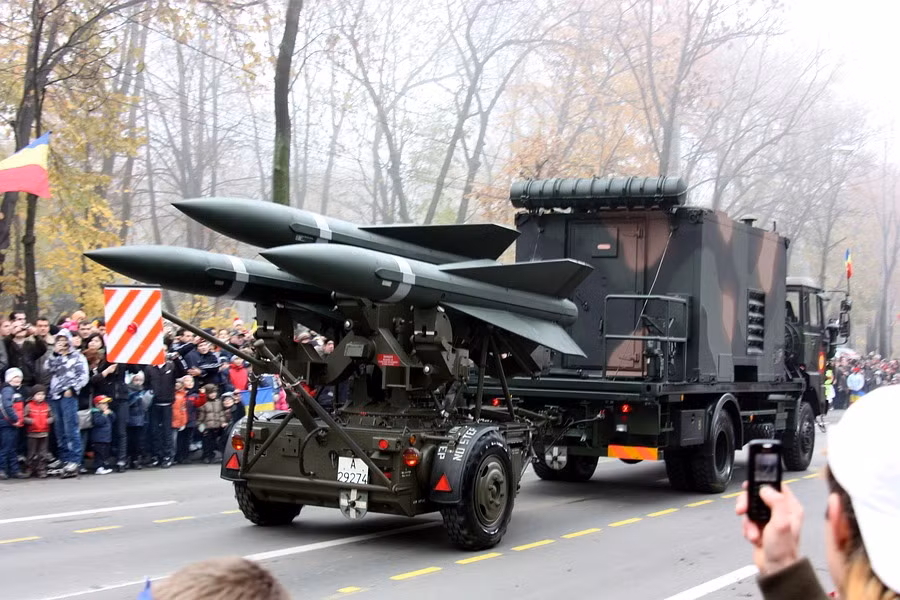 Cả MIM-23 và S-75 đều đã được hiện đại hóa và mặc dù cả hai đều đã bị loại bỏ khỏi biên chế của Quân đội Mỹ và Nga ngay sau khi Chiến tranh Lạnh kết thúc; nhưng chúng vẫn được phục vụ rộng rãi ở trong lực lượng phòng không của nhiều quốc gia trên khắp thế giới.