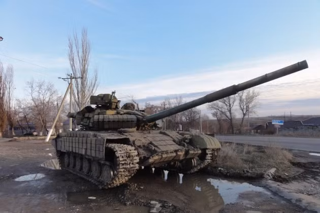 Theo nguồn tin của truyền thông Nga, ngoài 24 xe tăng T-72B từng được nhìn thấy trước đó ở khu vực Dyleevka, nằm cách Gorlovka chỉ 10 km, Quân đội Ukraine đã chuyển thêm 20 xe tăng khác, với mẫu chưa xác định tới khu vực này. Điều này được xác nhận bởi báo cáo của phái đoàn giám sát OSCE.