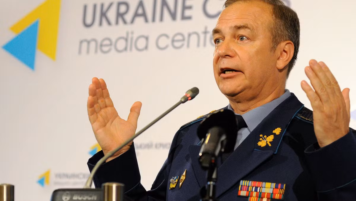 Cựu Phó Tổng tham mưu trưởng Quân đội Ukraine, Trung tướng Igor Romanenko thông báo rằng, Bộ Quốc phòng Ukraine đang dự định áp dụng Lệnh thiết quân luật ở nước này trong thời gian tới.