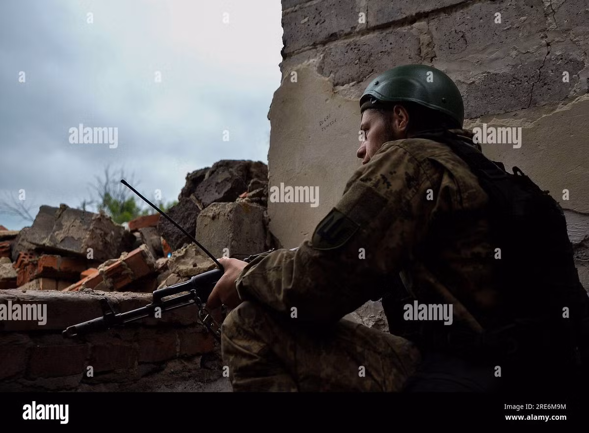 Mặc dù Quân đội Ukraine cố gắng tung 4 lữ đoàn hỗ trợ mặt trận Toretsk, nhưng đã bị hỏa lực trên bộ và trên không của Quân đội Nga chặn lại. Đây cũng có thể là cơ hội để tiêu diệt quân Ukraine. Biến các khu vực này thành “vùng tiêu diệt”, khi quân Ukraine phải chiến đấu ngoài công sự. 