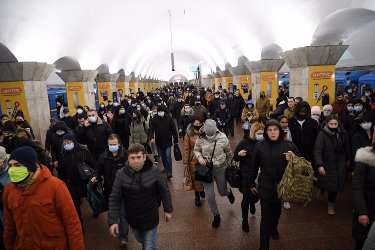 Cả Nga và Ukraine đều là những nhà cung cấp ngũ cốc và kim loại chính của châu Âu, gây ra lo ngại rằng cuộc xung đột có thể gây ra gián đoạn nguồn cung lớn và làm chệch hướng sự phục hồi toàn cầu sau đại dịch COVID-19.