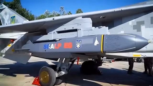 Quân đội Ukraine bị những hạn chế rất lớn trong việc sử dụng các loại vũ khí tấn công của phương Tây như tên lửa Storm Shadow trên chiến trường, tức là Kiev không được sử dụng chúng để tấn công lãnh thổ Nga. 