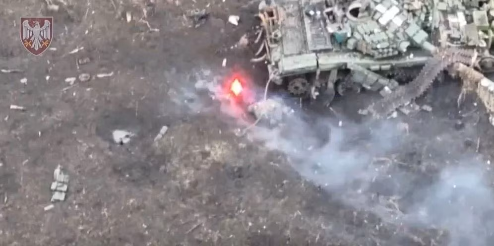 Hiện có thể khẳng định, xe bọc thép Stryker của Lữ đoàn xung kích đường không số 82 đã hỗ trợ bộ binh Ukraine tại đây trong trận chiến với Quân đội Nga ở thành phố Volchask, nơi đang diễn ra giao tranh ác liệt. 