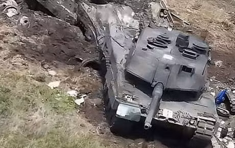 Sau đó Quân đội Ukraine đã phải tạm dừng, không sử dụng xe tăng làm vũ khí đột kích. Nhưng cho đến nay, qua hơn hai tháng tiến hành phản công, Quân đội Ukraine đã mất hơn 16 chiếc Leopard 2 và không một chiếc xe tăng Đức nào kịp khai hỏa một viên đạn vào quân Nga. Tất cả chúng đều bị phá hủy trong quá trình cơ động tiếp cận mục tiêu.