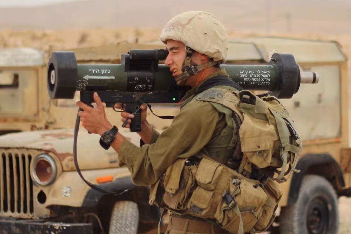 Theo trang tin Ynet của Israel, “những chí nguyện quân” này bao gồm lính cũ của đơn vị đặc biệt Golani của IDF. Tuy nhiên chính quyền Israel không khuyến khích, nhưng rõ ràng cũng không ngăn cản bất kỳ hành động của nhóm “chí nguyện quân” này. Điều này rõ ràng sẽ đặt ra nhiều câu hỏi, về sự can thiệp của Israel vào cuộc chiến giữa Nga và Israel.