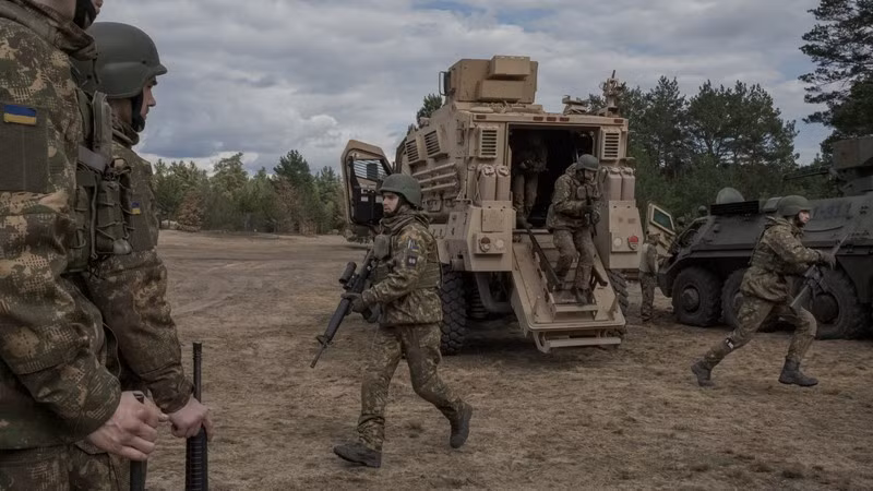 Ngoài ra, việc tuyển quân của Ukraine cũng đang gặp khó khăn; vì vậy, Ukraine hiện không đủ năng lực để tiếp tục bổ sung quân cho chiến trường. Tại mặt trận Rabotino, giờ chỉ có Lữ đoàn 82 và Lữ đoàn 46 còn đủ lực tiếp tục tiến công.