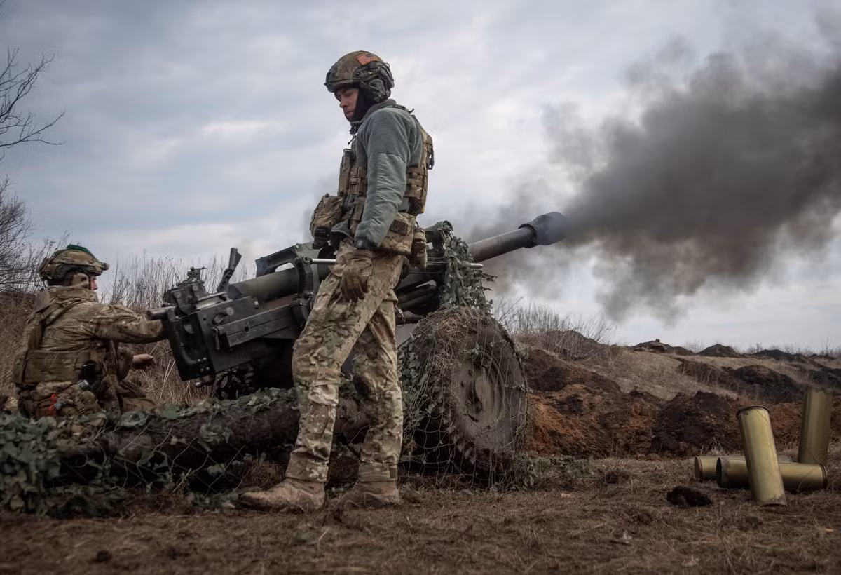 Hiện Quân đội Ukraine đã rút về khu vực phía tây, nhưng điều này không có nghĩa là quân Nga đã kiểm soát hoàn toàn Bakhmut; khi Quân đội Ukraine bố trí hỏa lực dày đặc trên một điểm cao khoảng 100 mét, cách thành phố vài km, liên tục nã pháo vào Bakhmut và Quân đội Nga dường như bất lực trước cứ điểm hỏa lực này.