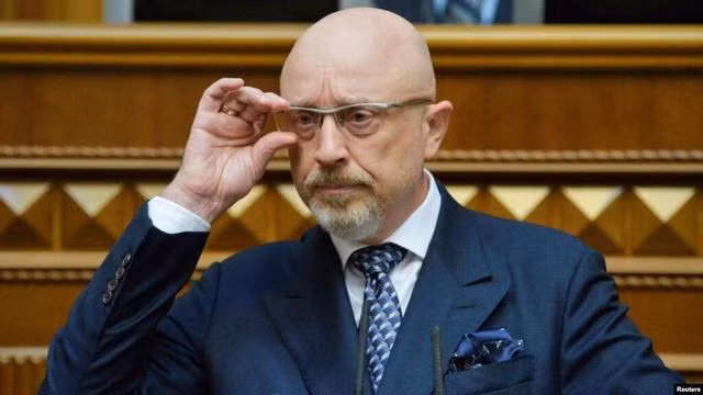 Với sự viện trợ tăng dần của phương Tây, tham vọng của Ukraine đã được nhen nhóm. Vào ngày 29/3, Bộ trưởng Quốc phòng Ukraine Reznikov cho biết trong một cuộc phỏng vấn với Đài truyền hình Estonia rằng, với việc chuyển giao vũ khí dần dần của phương Tây, quân đội Ukraine sẽ phát động một cuộc phản công lớn từ tháng 4 đến tháng 5 năm nay.