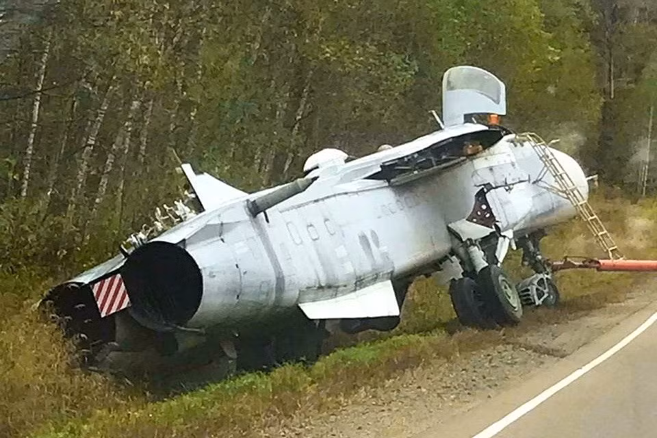 Vì sao Su-24M có nhiều khuyết điểm như vậy mà Không quân Nga vẫn “tin dùng” tiêm kích Su-24? Trước hết là họ thiếu số lượng loại tiêm kích bom mới, do việc sản xuất máy bay mới chậm hơn nhiều so với yêu cầu biên chế, nên Không quân Nga phải tiếp tục dùng Su-24 cũ để bổ sung cho phi đội.
