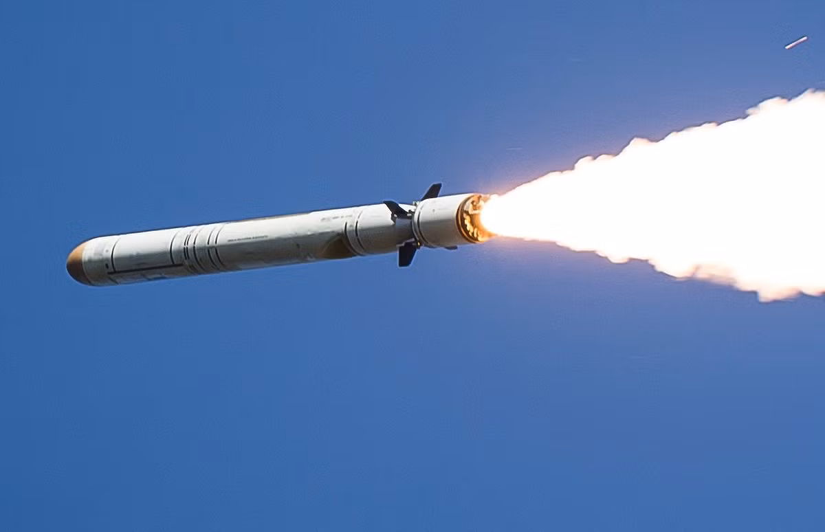 Tên lửa Calibre phóng từ tàu ngầm Rostov-on-Don, đã đánh chính xác vào sào huyệt của quân khủng bố ở khu vực Raqqa miền bắc Syria. Việc phóng thành công tên lửa hành trình từ tàu ngầm thông thường, chính thức đưa Nga là quốc gia thứ hai sau Mỹ, có khả năng răn đe từ dưới mặt nước.