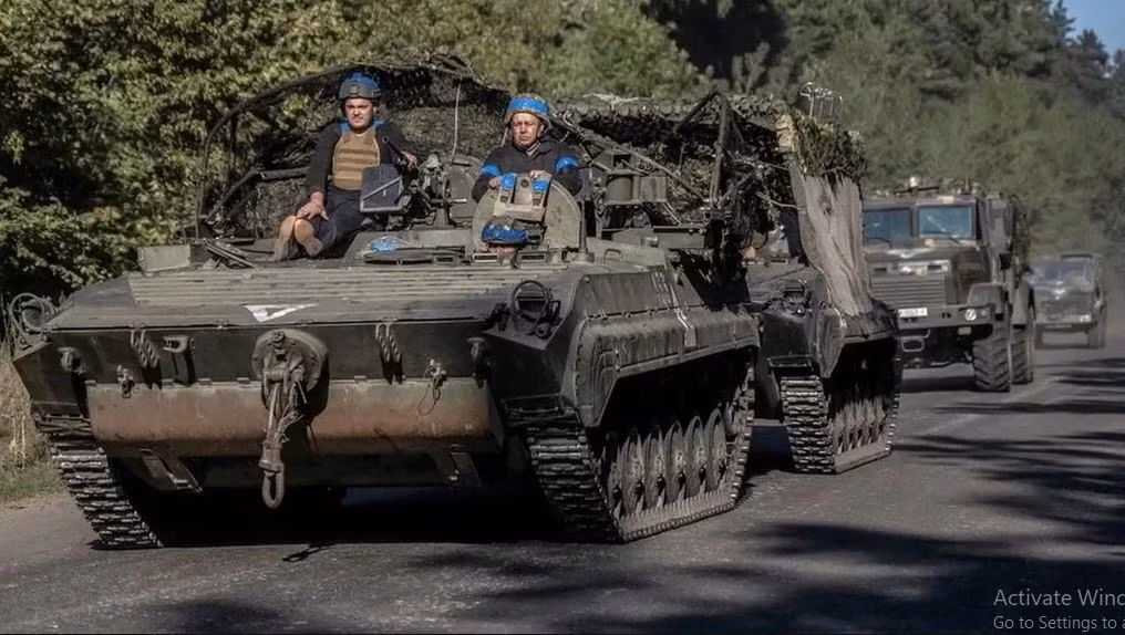 Lực lượng dự bị của Quân đội Ukraine đã được huy động tới mặt trận Kursk và không có lực lượng cơ động nào tới tiếp viện cho khu vực Donbass. Phía Ukraine tuyên bố, mỗi đơn vị Quân đội Ukraine gần Pokrovsk hiện chỉ được cấp 10 viên đạn súng cối 120mm và thiếu đạn pháo cỡ lớn 155mm.