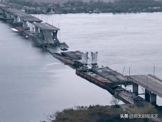 Đồng thời, bên tấn công cũng có thể sử dụng các phương pháp đặc biệt như khoan nhồi thuốc nổ để đảm bảo thuốc nổ có thể kích nổ ở những phần yếu của kết cấu cầu, để đảm bảo đạt hiệu quả phá hủy lớn nhất.