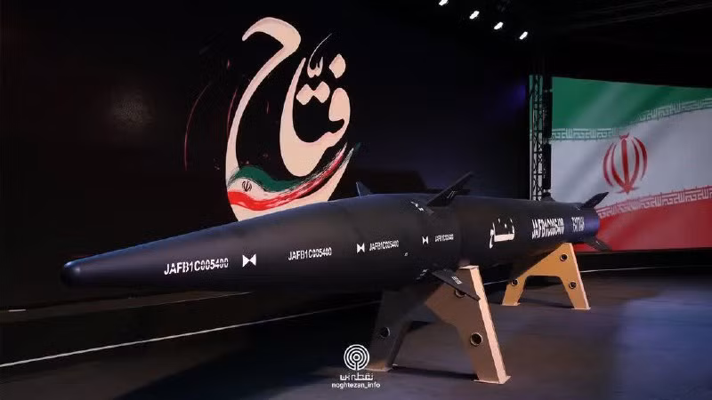 Hơn nữa, Iran còn phát triển thành công tên lửa siêu thanh mang tên Fatah, tên lửa này có tầm bắn xa nhất hơn 1.400 km và tốc độ bay nhanh nhất tới Mach 15. Lực lượng Vệ binh Cách mạng Hồi giáo Iran tuyên bố rằng, tên lửa siêu thanh Fatah có thể xuyên thủng tất cả các hệ thống phòng thủ chống tên lửa nào.