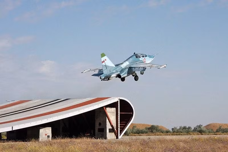 2 trung đoàn S-400 ở Crimea làm gì khi sân bay Saki bị tấn công? - Hình 6 2 trung doan S-400 o Crimea lam gi khi san bay Saki bi tan cong?-Hinh-6