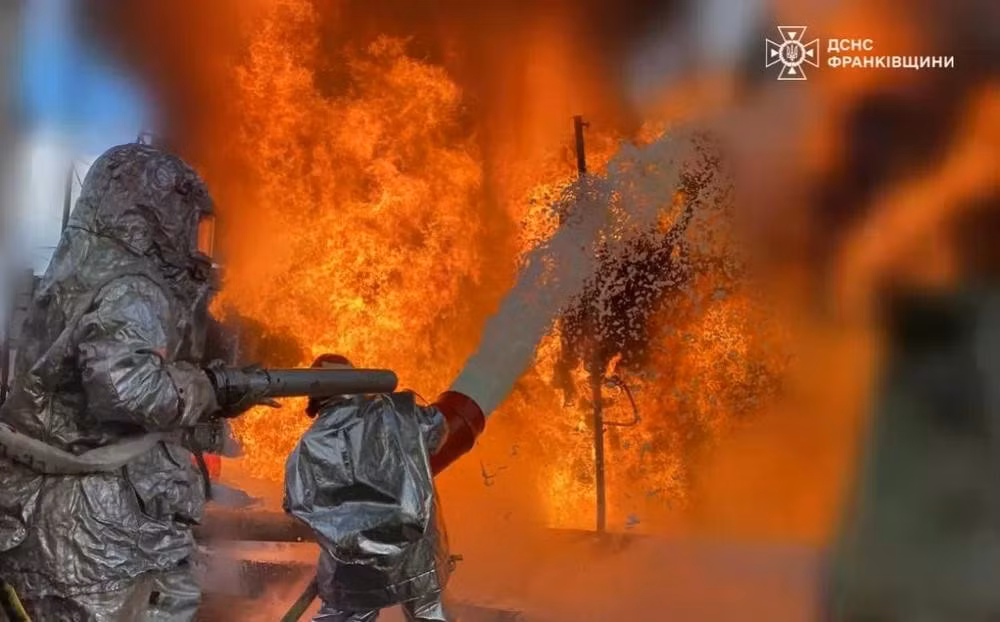 Người đứng đầu Nhà Trắng cũng thừa nhận rằng, Nga “đã chọn một thời điểm rất không may”. Điều này chỉ có thể hiểu theo cách số vũ khí và đạn dược được chuyển đến tay quân đội Ukraine (AFU) ở Kiev, nhưng họ chưa kịp dỡ hàng để chuyển về các kho chứa và các trận địa tên lửa của AFU.