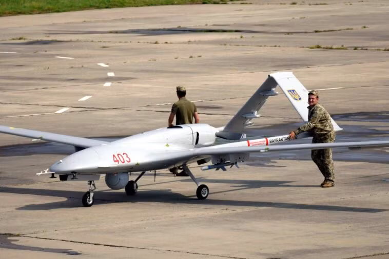 Có khả năng Quân đội Ukraine sẽ thực hiện các cuộc tấn công bằng vũ khí chính xác cao, khi sử dụng máy bay không người lái vũ trang Bayraktar TB2 mà nước này rất kỳ vọng; hoặc sử dụng UAV này, để quan sát và sửa bắn cho pháo binh tầm xa.