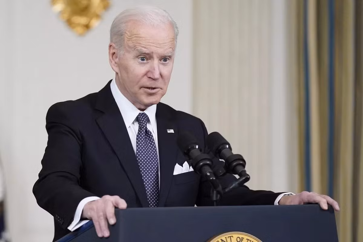 Đáng chú ý là một ngày trước đó, Tổng thống Mỹ Joe Biden nghi ngờ “sự cần thiết” phải cung cấp "vũ khí tầm xa" cho Ukraine và nhận ra rằng, việc Kiev có thể sử dụng những vũ khí tầm xa của Mỹ, tấn công vào lãnh thổ Nga, có thể dẫn đến leo thang xung đột, ảnh hưởng trực tiếp đến các nước NATO trong Châu Âu.