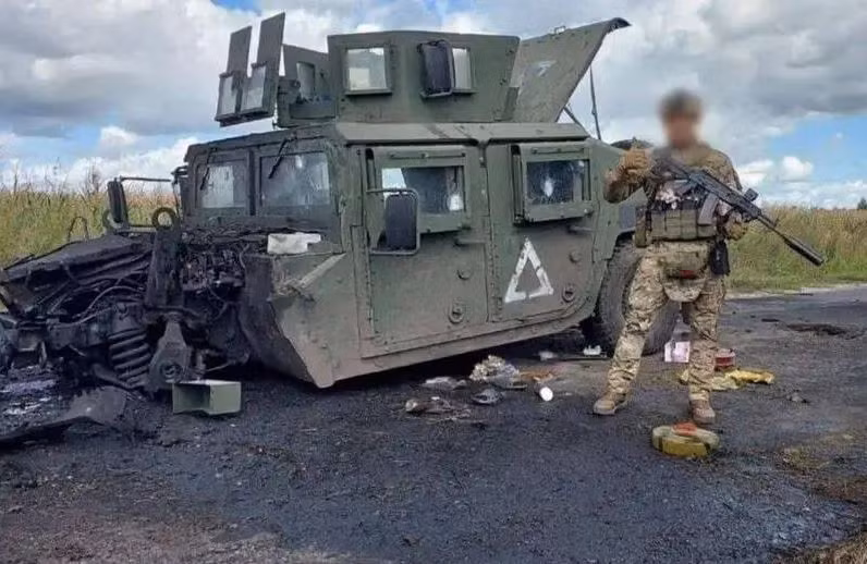 Suy cho cùng, việc Quân đội Ukraine tiến được ở Kursk chẳng qua là do yếu tố bất ngờ; nhưng khi yếu tố bất ngờ không còn, họ lại trở về với “chính mình”. Trong những trận chiến đấu tiếp theo, quân Ukraine sẽ phải đối mặt với kết cục bị quân Nga bao vây và tiêu diệt hoàn toàn.