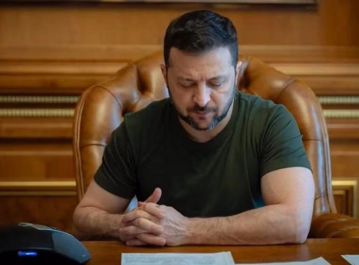 Tổng thống Zelensky một lần nữa thừa nhận tình hình chiến trường khó khăn và ông tiếp tục kêu gọi các đồng minh phương Tây cho phép Quân đội Ukraine sử dụng vũ khí tầm xa mà phương Tây cung cấp, để tấn công vào lãnh thổ Nga, nhằm "ngăn chặn Quân đội Nga tấn công ở miền đông Ukraine".