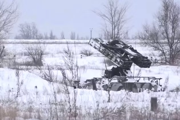 Hiện nay Cộng hòa Nhân dân Donetsk và Luhansk tự xưng được trang bị một số lượng tương đối nhỏ các hệ thống phòng không; tuy nhiên chúng cũng đủ để bắn hạ các máy bay xâm phạm bất hợp pháp không phận, của bất kỳ nước cộng hòa tự xưng nào.