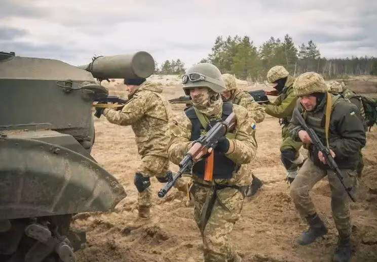 Lần này Kiev dường như đặt nhiều hy vọng vào cuộc tấn công Kursk. Họ đã sử dụng quân cấp lữ đoàn, và quy mô cuộc đột kích vào lãnh thổ Nga lớn hơn nhiều so với trước đây. Về mục đích chiếm khu vực Kursk của Ukraine đã lộ rõ, đó là nhằm thực hiện kế "vây Ngụy cứu Triệu"; tiếp đó là chiến lược “đổi đất lấy đất” trong các cuộc đàm phán tương lai.