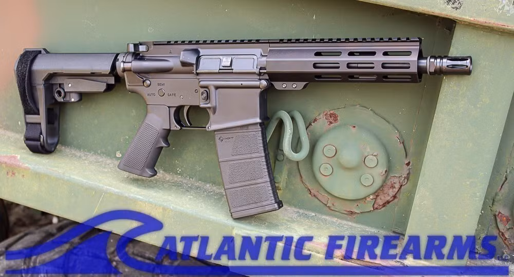 Mẫu tiểu liên 300 AAC Blackout có đường đạn tuyệt vời, độ chính xác cao và không bị mất các đặc tính của nó ngay cả khi sử dụng ống giảm thanh. Độ giật của vũ khí khi sử dụng loại đạn này rất nhẹ và cho phép xạ thủ có thể khai hỏa với độ chính xác cao, ngay cả trong chế độ liên thanh.