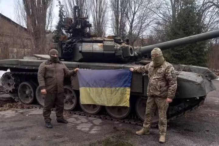 Nhưng ở Ukraine, Quân đội Nga hiện nay đơn giản là không thể có đủ quân để giải quyết vấn đề, chứ chưa nói đến được đào tạo bài bản. Việc thiếu bộ binh chỉ là một trong rất nhiều thiếu sót của Quân đội Nga; nên để giành chiến thắng trong “chiến dịch quân sự đặc biệt”, Quân đội Nga hiện phải chịu áp lực rất lớn.