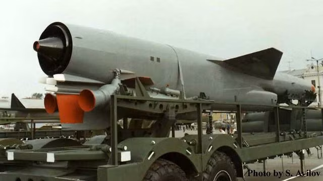 Tên lửa P-700 Granit là vũ khí nổi tiếng của Nga trong nhiều thập kỷ. Tuy nhiên, do phần lớn các tàu ngầm lớp Granit và Antey đã ngừng hoạt động và sau đó bị phá hủy, nên tính hữu dụng của P-700 Granit ở dạng ban đầu đã giảm đi.