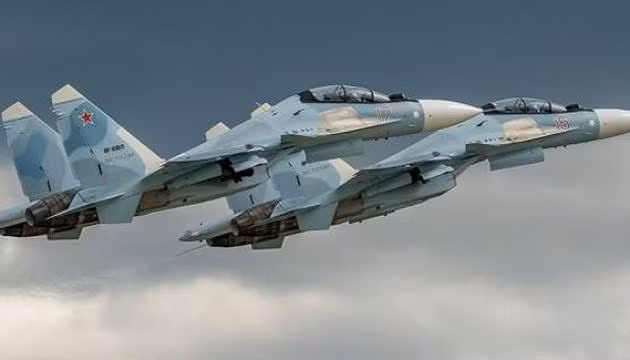 Còn tờ Newsweek của Mỹ ngày 23/8 đã dẫn lời Tổng cục Tình báo Ukraine đưa ra thông báo trên mạng xã hội Telegram cho biết, một máy bay chiến đấu của Nga đã giao chiến ác liệt với một số tàu cao tốc Ukraine trên Biển Đen. 