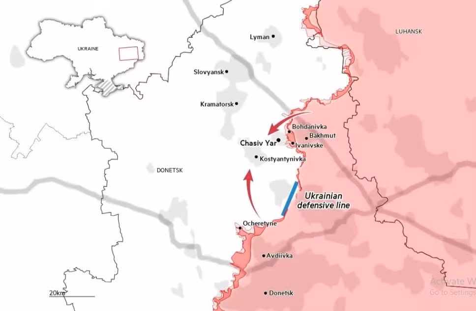 Chasov Yar có vị trí đặc biệt quan trọng trong tuyến phòng thủ vòng cung Donetsk, nếu Chasov Yar thất thủ, thành phố Konstantinovka nằm liền kề, sẽ nằm trong tầm pháo của Quân đội Nga. Đồng thời mở tung cánh cửa cho quân Nga tiến vào những thành phố còn lại của tỉnh Donetsk, như Konstantinovka, Druzhkivka, đặc biệt là hai thành phố “song sinh” Slavyansk và Kramatorsk. (Nguồn ảnh: Topwar, Liveuamap, Ukrinform, Blind).