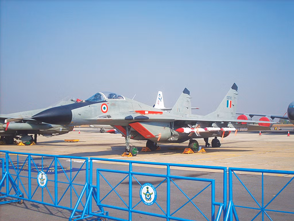 Khoảng 40 năm trước, MiG-29 lần đầu tiên được trang bị cho Không quân Liên Xô, để sử dụng chống lại các máy bay chiến đấu F-15 và F-16 của Mỹ; và đây cũng là một trong những chiến đấu cơ thế hệ 4 đầu tiên của Liên Xô.