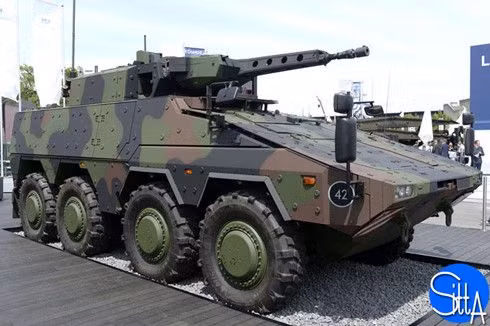Trong cuộc triển lãm quốc phòng Eurosatory năm nay có hàng chục hệ thống chống UAV FPV, bao gồm súng bắn đạn ria, pháo bắn nhanh và tên lửa. Các công ty quốc phòng Safran, Thales, Hensoldt và một số công ty khác đã đưa ra các giải pháp tiêu diệt UAV FPV bằng vũ khí điện tử.
