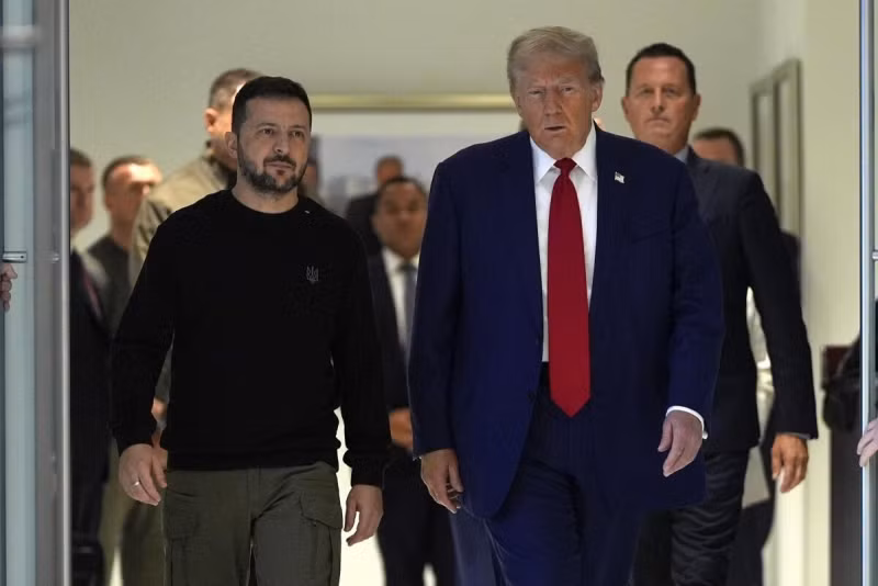 Ngay từ khi vận động tranh cử Tổng thống Mỹ, ông Trump luôn cho rằng, Ukraine không phải là lợi ích cốt lõi của Mỹ và không sẵn sàng trả giá cho Ukraine. Thứ hai, Tổng thống Zelensky sẽ phải đối mặt với áp lực từ Musk. Musk công khai tuyên bố, Kiev nên từ bỏ những ảo tưởng viển vông và đổi một phần đất đai để lấy hòa bình. Có thể nói, quan điểm của Musk về cơ bản giống với quan điểm của ông Trump,... 