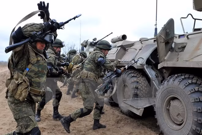 Trong khi đó, Moscow rất lạc quan và tự tin về tình hình xung đột hiện nay. Trong cuộc chiến tranh tiêu hao kéo dài gần ba năm này, Nga dần dần tìm ra “mật khẩu chiến thắng”. Mỹ, Anh, Liên minh châu Âu,... chưa sẵn sàng chấp nhận thất bại, nhưng họ cũng cảm thấy rõ ràng rằng, mọi việc đã vượt quá khả năng của mình. 