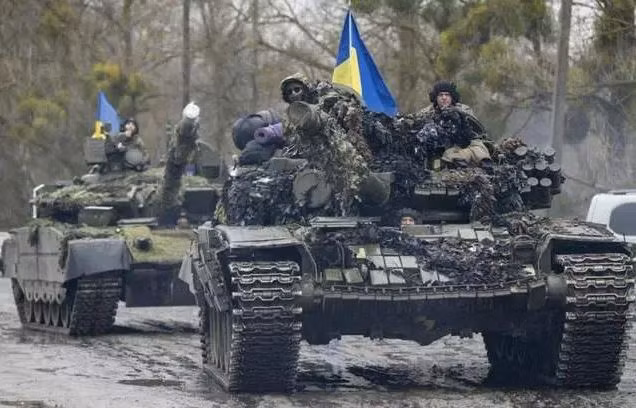 Trong ván cờ phức tạp của cuộc xung đột Nga-Ukraine, cuộc đột kích của Quân đội Ukraine vào tỉnh Kursk chắc chắn đã trở thành một bước ngoặt nổi bật. Hành động này không chỉ phá vỡ kỳ vọng của thế giới bên ngoài, rằng cuộc xung đột sẽ chỉ giới hạn ở các mặt trận truyền thống, mà còn thể hiện sự cân nhắc chiến lược sâu rộng và tinh thần mạo hiểm của Ukraine.